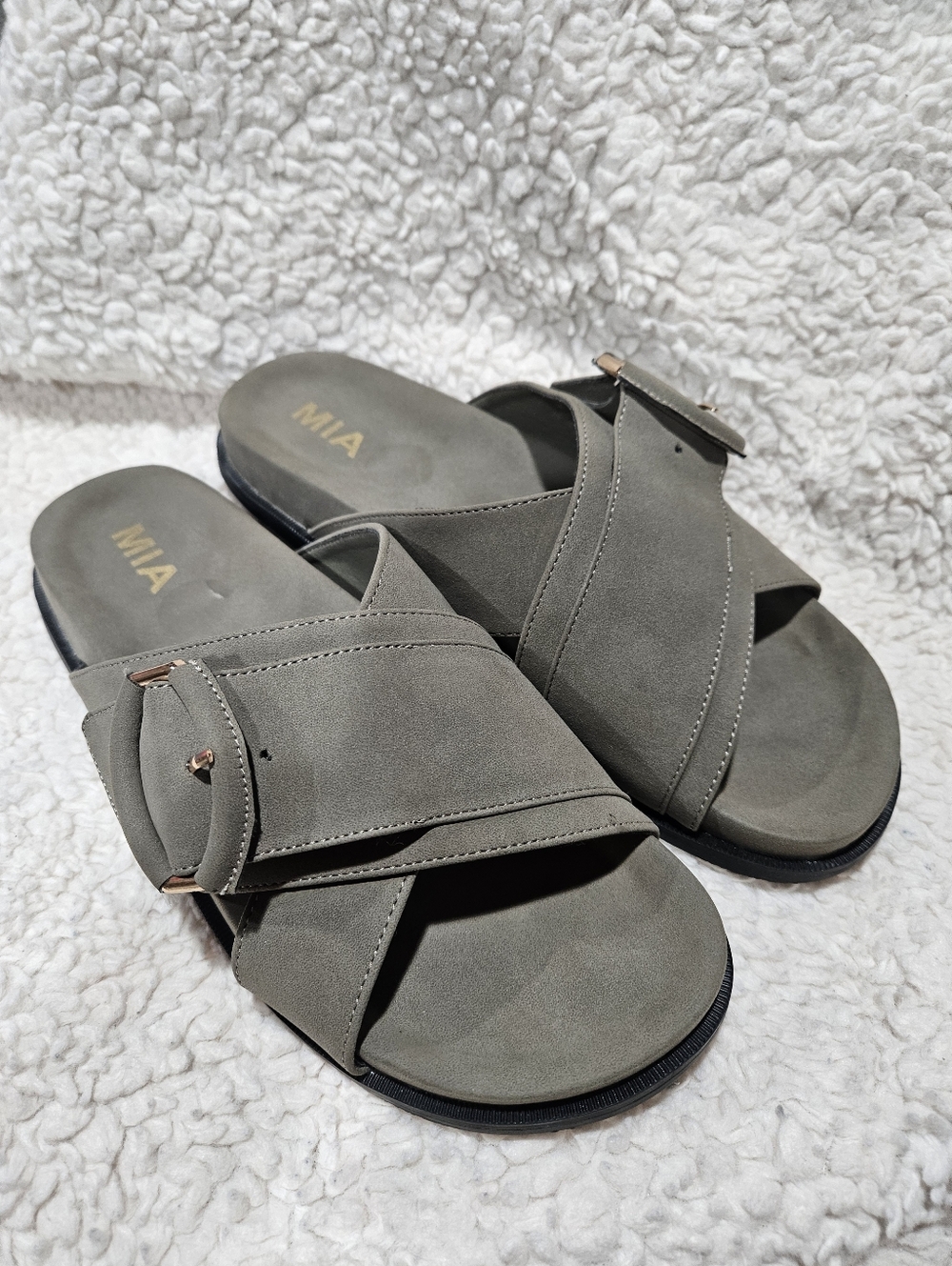 Mia Criss Cross Sandals Size 9